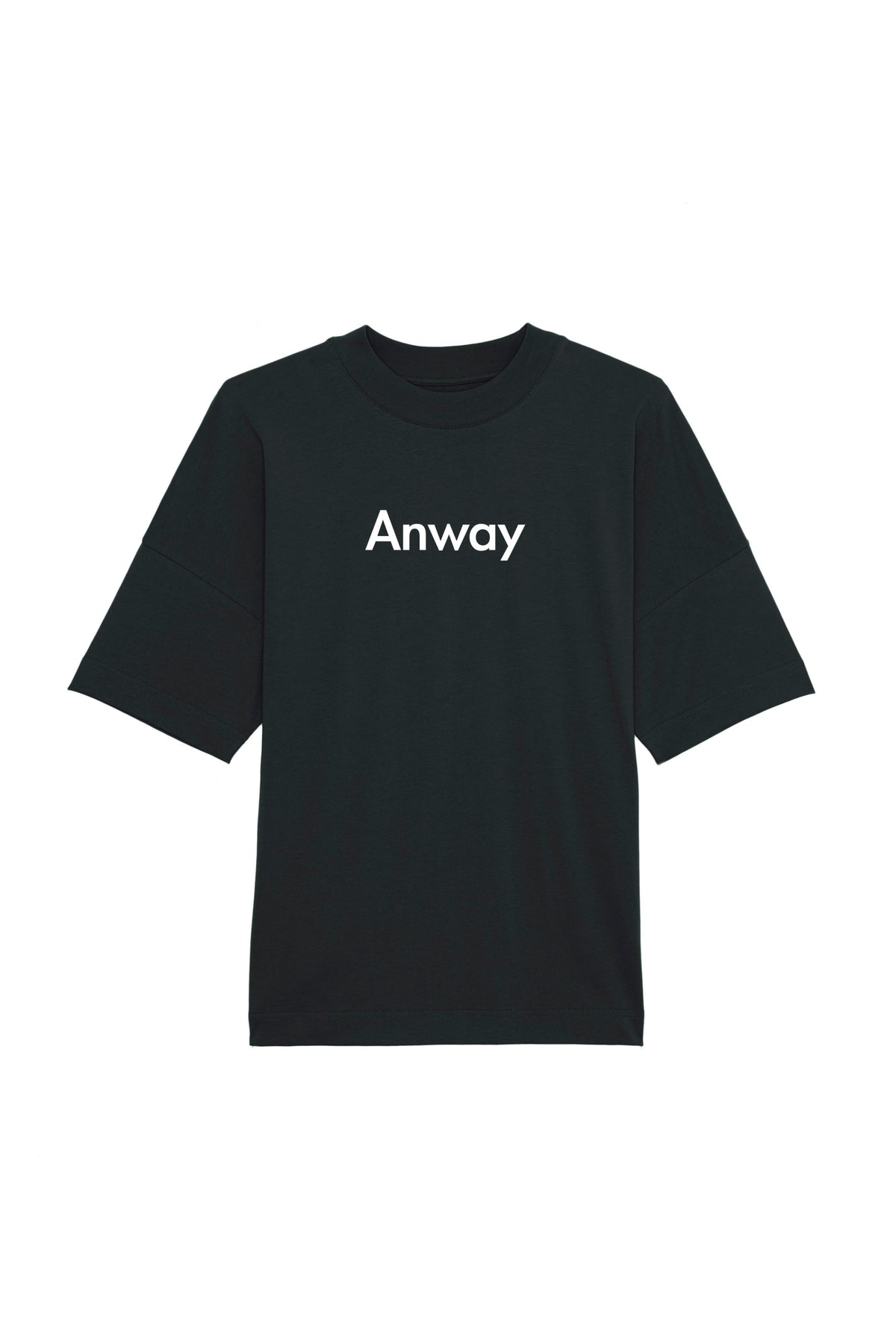 Oversized T-Shirt aus 100 % Bio-Baumwolle mit weitem, modernem Schnitt, erhältlich in Schwarz, Weiss und Natur. Individuell gestaltbar mit Wunschmotiv und frei wählbarer Platzierung. Weiche Qualität, überschnittene Ärmelansätze und lässiger Style für maximalen Tragekomfort. Mit Anway-Schriftzug in serifenloser, fetter Schrift auf der Vorderseite.