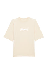 Oversized T-Shirt aus 100 % Bio-Baumwolle mit weitem, modernem Schnitt, erhältlich in Schwarz, Weiss und Natur. Individuell gestaltbar mit Wunschmotiv und frei wählbarer Platzierung. Weiche Qualität, überschnittene Ärmelansätze und lässiger Style für maximalen Tragekomfort. Mit Anway-Logo in Pinsel-Schrift auf der Vorderseite.