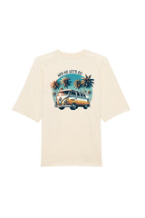 Oversized T-Shirt aus 100 % Bio-Baumwolle mit weitem, modernem Schnitt, erhältlich in Schwarz, Weiss und Natur. Individuell gestaltbar mit Wunschmotiv und frei wählbarer Platzierung. Weiche Qualität, überschnittene Ärmelansätze und lässiger Style für maximalen Tragekomfort. Mit Retro-Bus-Print, Palmen und „HEY HO LET'S GO“-Schriftzug.