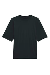 Oversized T-Shirt aus 100 % Bio-Baumwolle in Schwarz – moderner Schnitt mit eingesetzten Ärmeln.