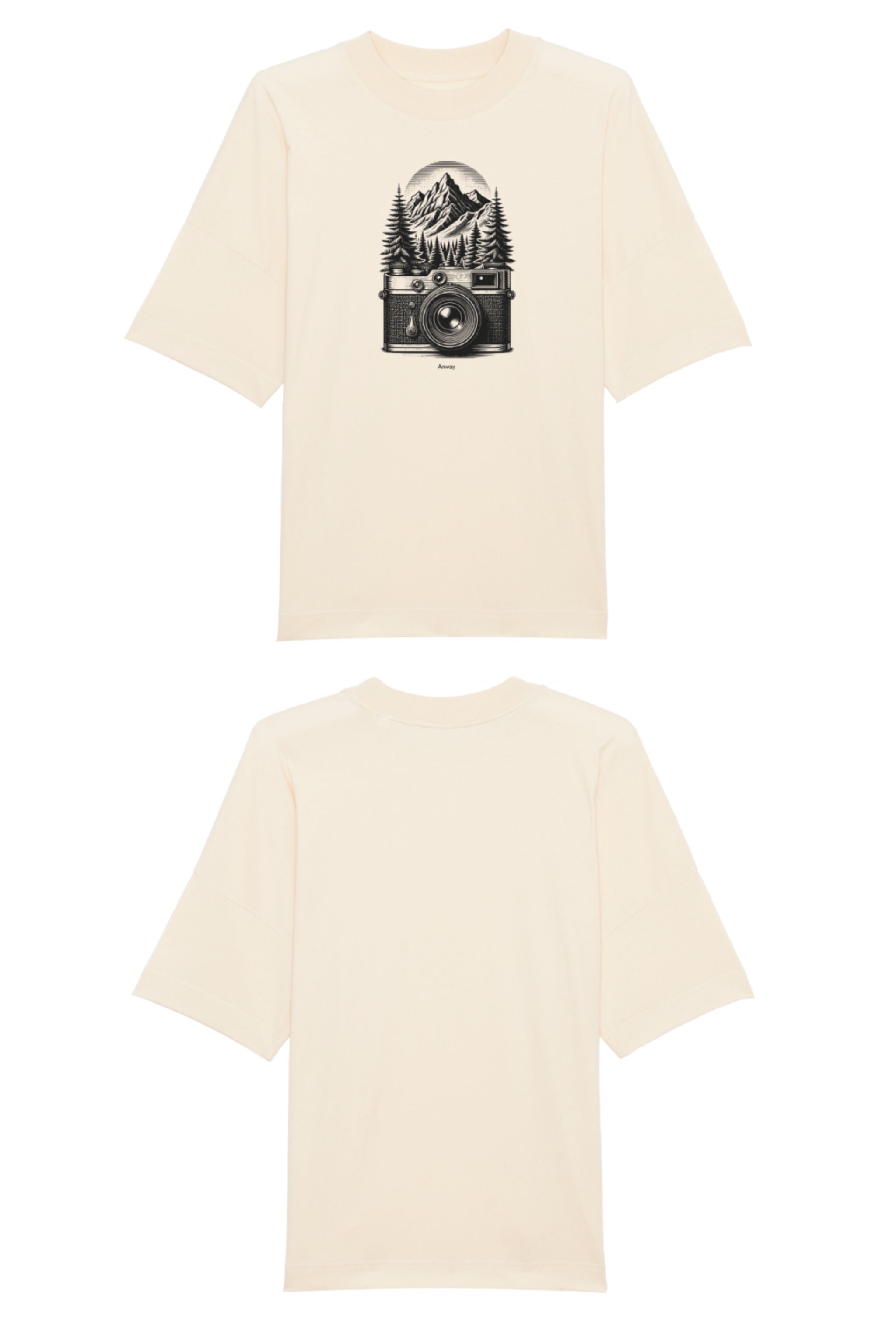 Oversized T-Shirt aus 100 % Bio-Baumwolle mit weitem, modernem Schnitt, erhältlich in Schwarz, Weiss und Natur. Individuell gestaltbar mit Wunschmotiv und frei wählbarer Platzierung. Weiche Qualität, überschnittene Ärmelansätze und lässiger Style für maximalen Tragekomfort. Mit retro Kamera-Illustration, Bergpanorama und Tannenwäldern auf der Brust.