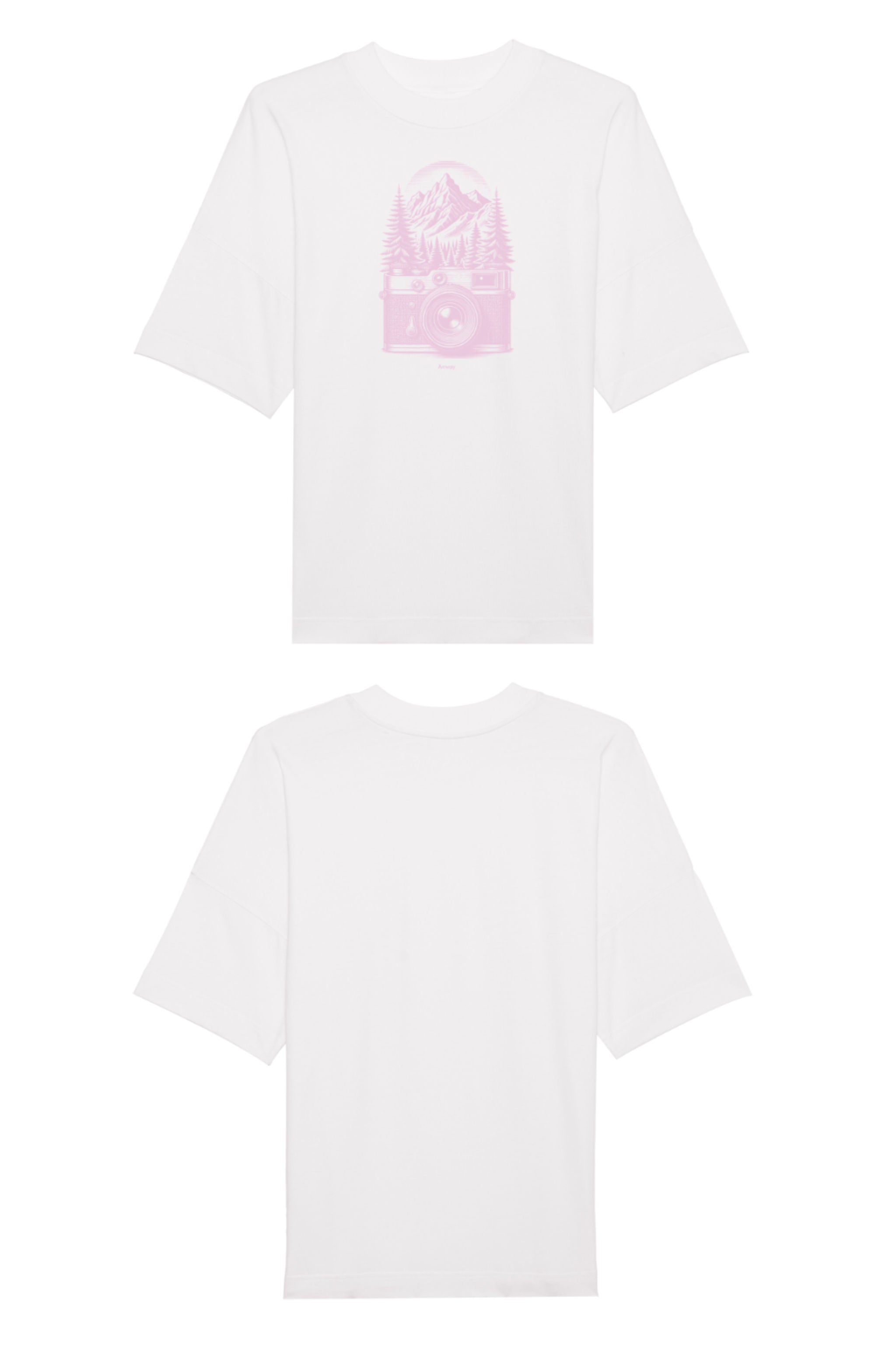 Oversized T-Shirt aus 100 % Bio-Baumwolle mit weitem, modernem Schnitt, erhältlich in Schwarz, Weiss und Natur. Individuell gestaltbar mit Wunschmotiv und frei wählbarer Platzierung. Weiche Qualität, überschnittene Ärmelansätze und lässiger Style für maximalen Tragekomfort. Mit retro Kamera-Illustration, Bergpanorama und Tannenwäldern auf der Brust.