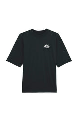 Oversized T-Shirt aus 100 % Bio-Baumwolle mit weitem, modernem Schnitt, erhältlich in Schwarz, Weiss und Natur. Individuell gestaltbar mit Wunschmotiv und frei wählbarer Platzierung. Weiche Qualität, überschnittene Ärmelansätze und lässiger Style für maximalen Tragekomfort. Mit kleinem Zelt-Motiv auf der Vorderseite und grossem „CAMPING GIRL“-Print auf dem Rücken