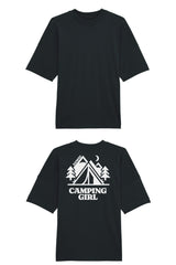 Oversized T-Shirt aus 100 % Bio-Baumwolle mit weitem, modernem Schnitt, erhältlich in Schwarz, Weiss und Natur. Individuell gestaltbar mit Wunschmotiv und frei wählbarer Platzierung. Weiche Qualität, überschnittene Ärmelansätze und lässiger Style für maximalen Tragekomfort. Mit Zelt-Motiv und „CAMPING GIRL“-Print auf der Rückseite.