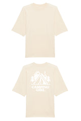 Oversized T-Shirt aus 100 % Bio-Baumwolle mit weitem, modernem Schnitt, erhältlich in Schwarz, Weiss und Natur. Individuell gestaltbar mit Wunschmotiv und frei wählbarer Platzierung. Weiche Qualität, überschnittene Ärmelansätze und lässiger Style für maximalen Tragekomfort. Mit Zelt-Motiv und „CAMPING GIRL“-Print auf der Rückseite.