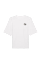 Oversized T-Shirt aus 100 % Bio-Baumwolle mit weitem, modernem Schnitt, erhältlich in Schwarz, Weiss und Natur. Individuell gestaltbar mit Wunschmotiv und frei wählbarer Platzierung. Weiche Qualität, überschnittene Ärmelansätze und lässiger Style für maximalen Tragekomfort. Mit kleinem Zelt-Motiv auf der Vorderseite und grossem „CAMPING GIRL“-Print auf dem Rücken