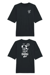 Oversized T-Shirt aus 100 % Bio-Baumwolle mit weitem, modernem Schnitt, erhältlich in Schwarz, Weiss und Natur. Individuell gestaltbar mit Wunschmotiv und frei wählbarer Platzierung. Weiche Qualität, überschnittene Ärmelansätze und lässiger Style für maximalen Tragekomfort. Vorderseite: Mit kleinem weissen Druck eines fröhlichen Hundes auf der linken Brust. Rückseite: Grosser weisser Hundedruck mit Sprechblase und der Aufschrift „DOG girl“.