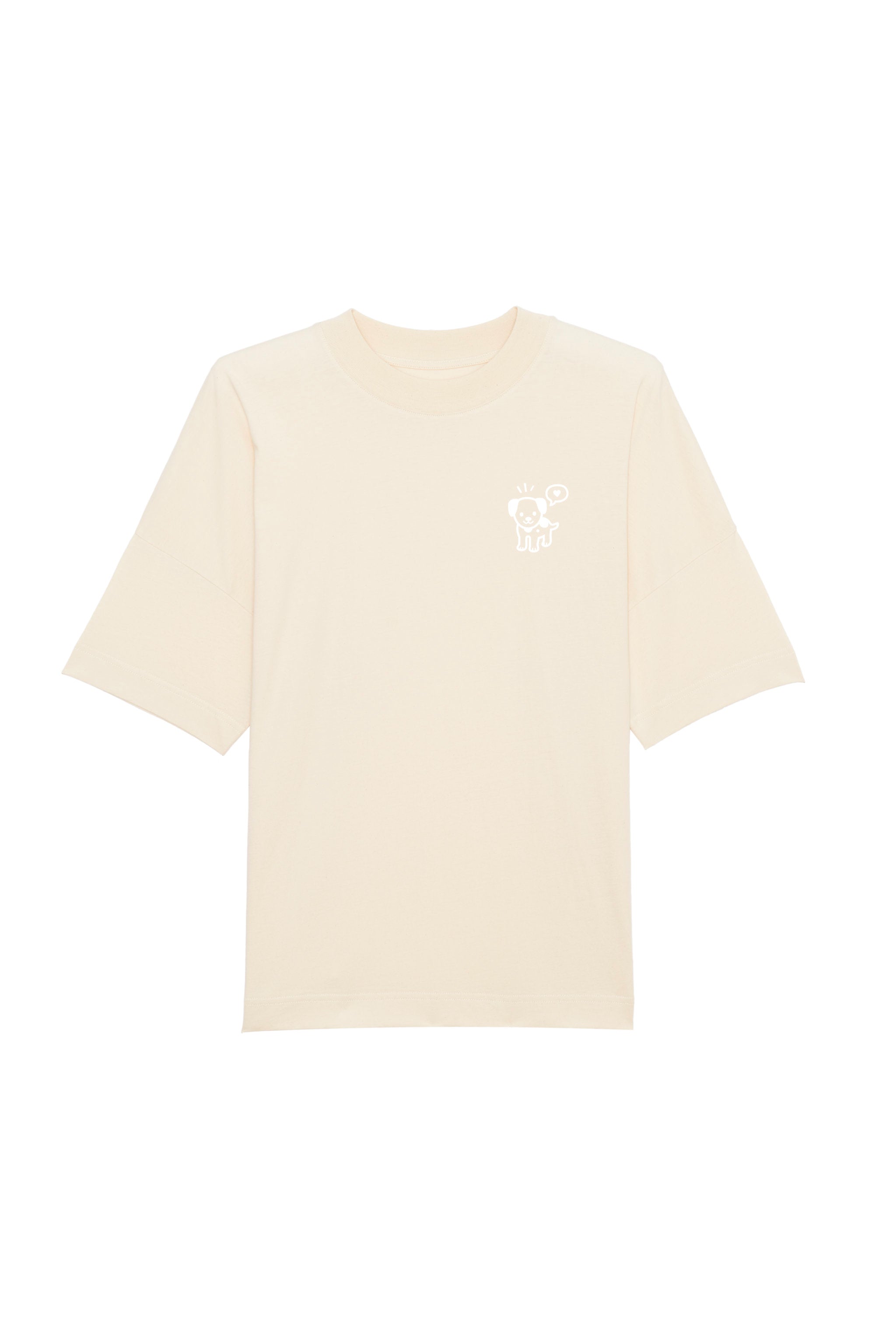 Oversized T-Shirt aus 100 % Bio-Baumwolle mit weitem, modernem Schnitt, erhältlich in Schwarz, Weiss und Natur. Individuell gestaltbar mit Wunschmotiv und frei wählbarer Platzierung. Weiche Qualität, überschnittene Ärmelansätze und lässiger Style für maximalen Tragekomfort. Mit kleinem weissen Druck eines fröhlichen Hundes auf der linken Brust.