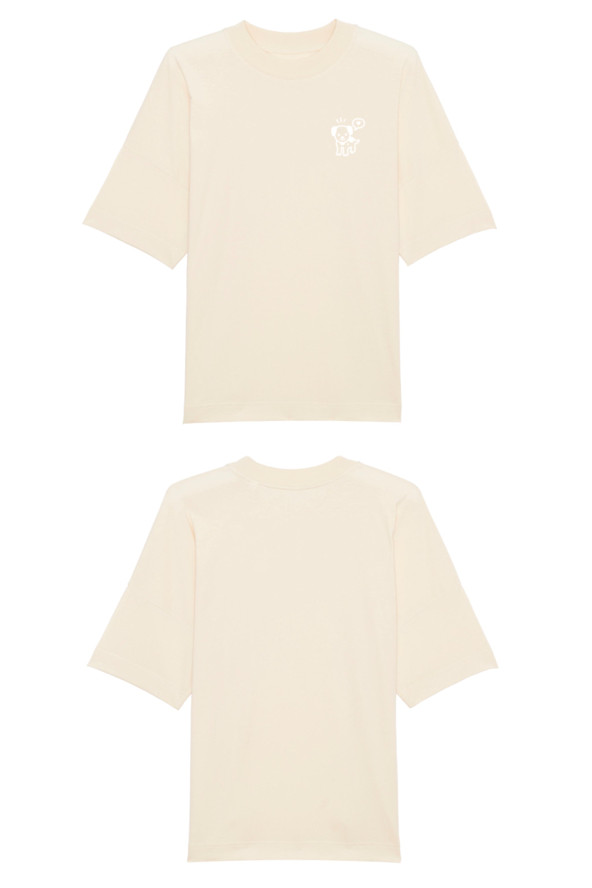 Oversized T-Shirt aus 100 % Bio-Baumwolle mit weitem, modernem Schnitt, erhältlich in Schwarz, Weiss und Natur. Individuell gestaltbar mit Wunschmotiv und frei wählbarer Platzierung. Weiche Qualität, überschnittene Ärmelansätze und lässiger Style für maximalen Tragekomfort. Mit kleinem weissen Druck eines fröhlichen Hundes auf der linken Brust.