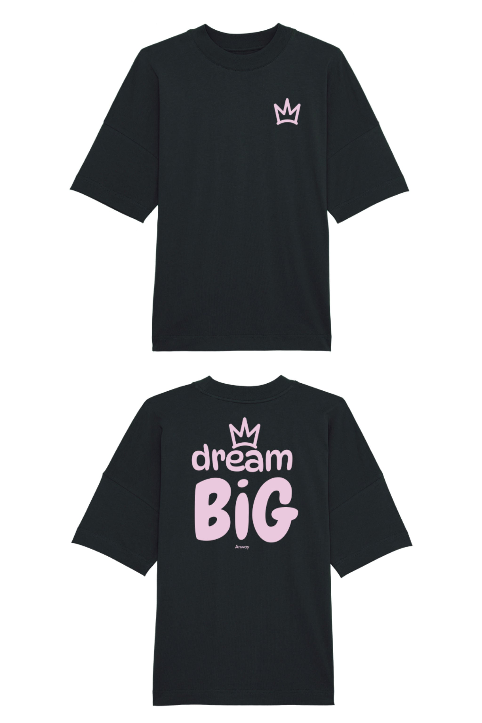 Oversized T-Shirt aus 100 % Bio-Baumwolle mit weitem, modernem Schnitt, erhältlich in Schwarz, Weiss und Natur. Individuell gestaltbar mit Wunschmotiv und frei wählbarer Platzierung. Weiche Qualität, überschnittene Ärmelansätze und lässiger Style für maximalen Tragekomfort. Vorderseite: Krone auf der linken Brust. Rückseite: Grosser Schriftzug „dream BIG“ mit Krone darüber.