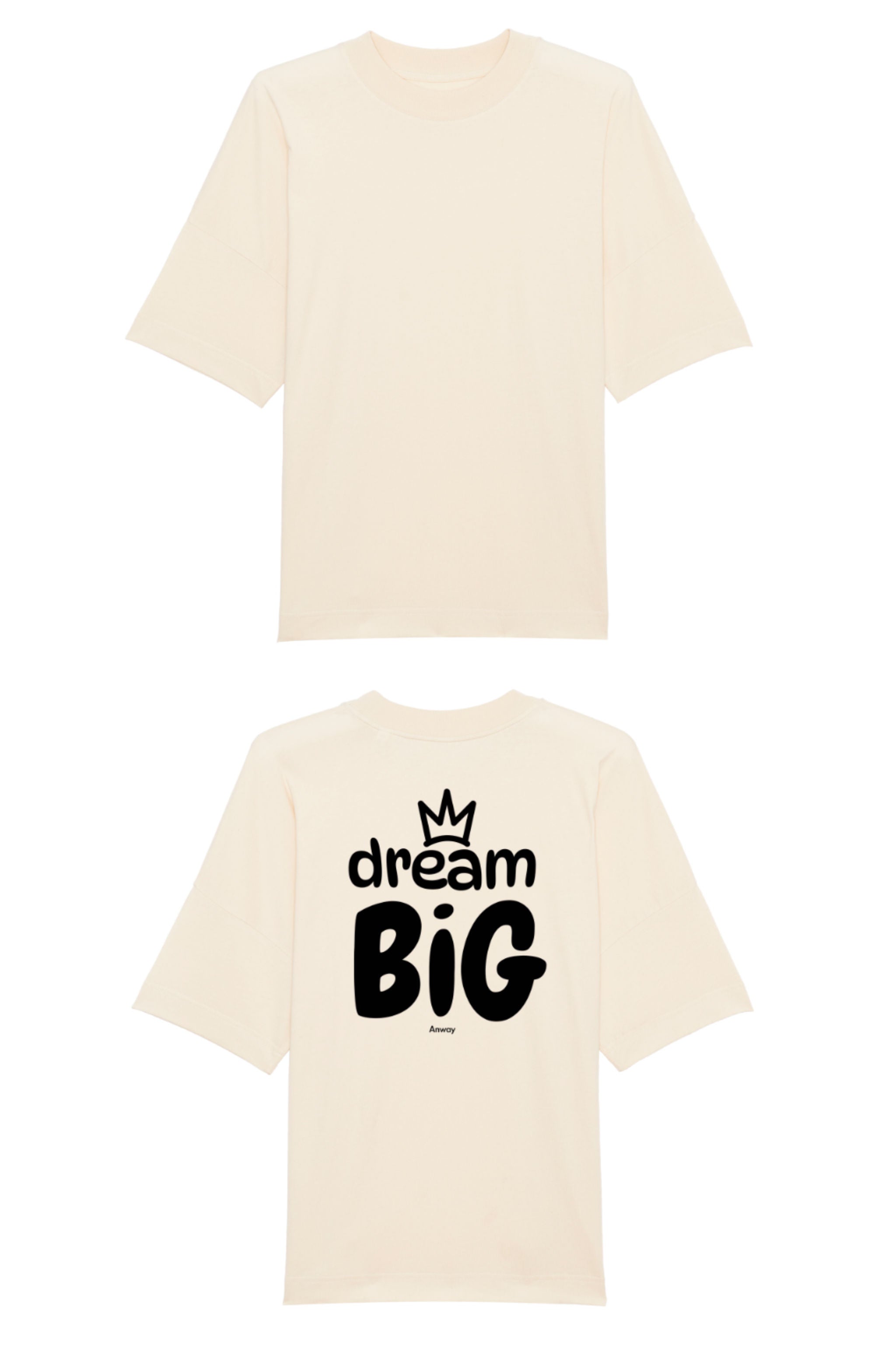 Oversized T-Shirt aus 100 % Bio-Baumwolle mit weitem, modernem Schnitt, erhältlich in Schwarz, Weiss und Natur. Individuell gestaltbar mit Wunschmotiv und frei wählbarer Platzierung. Weiche Qualität, überschnittene Ärmelansätze und lässiger Style für maximalen Tragekomfort. Grosser Schriftzug „dream BIG“ mit Krone darüber auf der Rückseite.