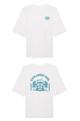Oversized T-Shirt aus 100 % Bio-Baumwolle mit weitem, modernem Schnitt, erhältlich in Schwarz, Weiss und Natur. Individuell gestaltbar mit Wunschmotiv und frei wählbarer Platzierung. Weiche Qualität, überschnittene Ärmelansätze und lässiger Style für maximalen Tragekomfort. Mit Aufdruck auf dem Rücken "EXPLORER GIRL", einem VW-Bus, Tannen und Bergen und einem kleinen Aufdruck auf der linken Brust – modernes Design für Outdoor-Liebhaberinnen.