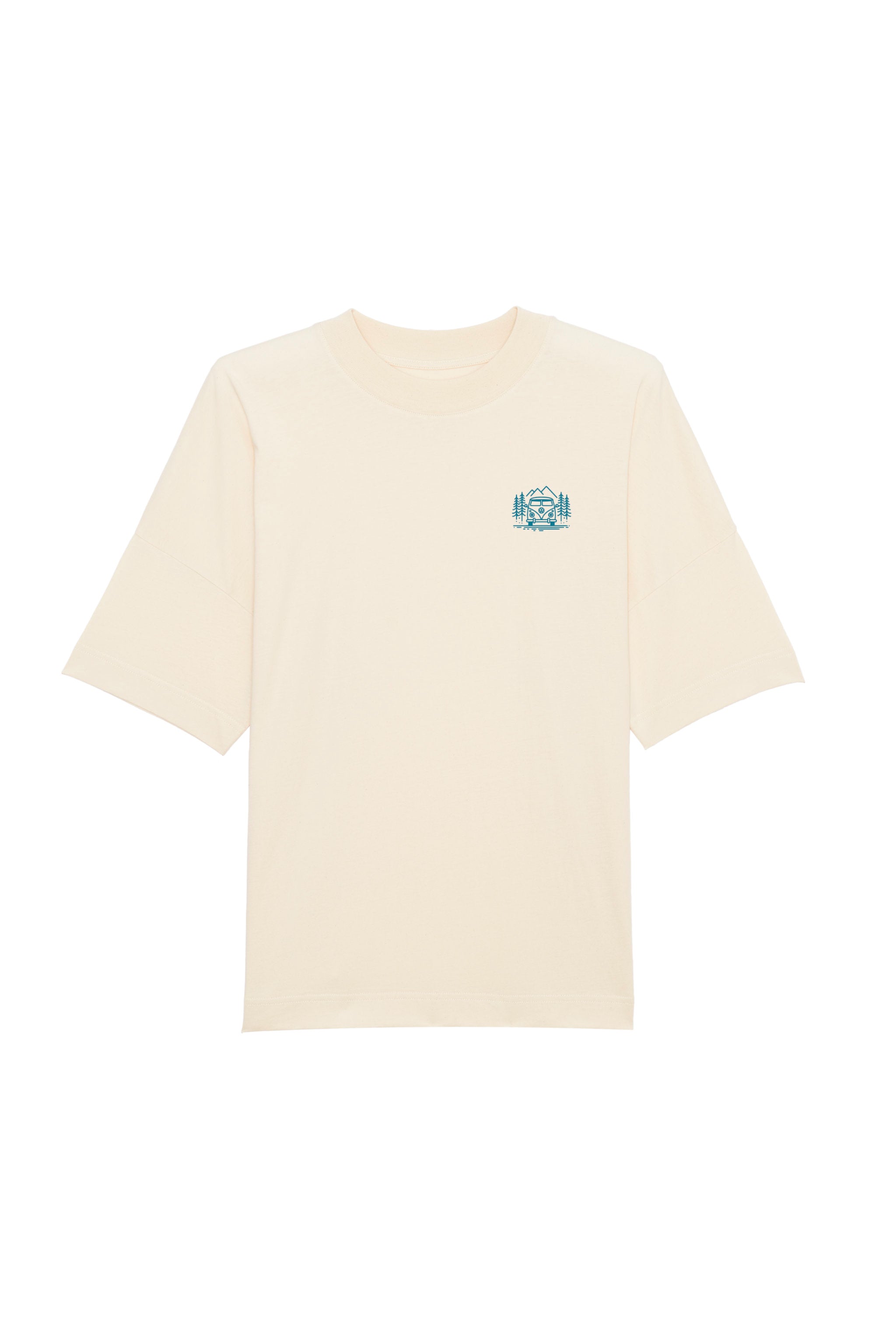 Oversized T-Shirt aus 100 % Bio-Baumwolle mit weitem, modernem Schnitt, erhältlich in Schwarz, Weiss und Natur. Individuell gestaltbar mit Wunschmotiv und frei wählbarer Platzierung. Weiche Qualität, überschnittene Ärmelansätze und lässiger Style für maximalen Tragekomfort. Mit Aufdruck auf dem Rücken "EXPLORER GIRL", einem VW-Bus, Tannen und Bergen und einem kleinen Aufdruck auf der linken Brust – modernes Design für Outdoor-Liebhaberinnen.
