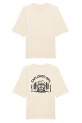 Oversized T-Shirt aus 100 % Bio-Baumwolle mit weitem, modernem Schnitt, erhältlich in Schwarz, Weiss und Natur. Individuell gestaltbar mit Wunschmotiv und frei wählbarer Platzierung. Weiche Qualität, überschnittene Ärmelansätze und lässiger Style für maximalen Tragekomfort. Mit Aufdruck auf dem Rücken "EXPLORER GIRL", einem VW-Bus, Tannen und Bergen – modernes Design für Outdoor-Liebhaberinnen.