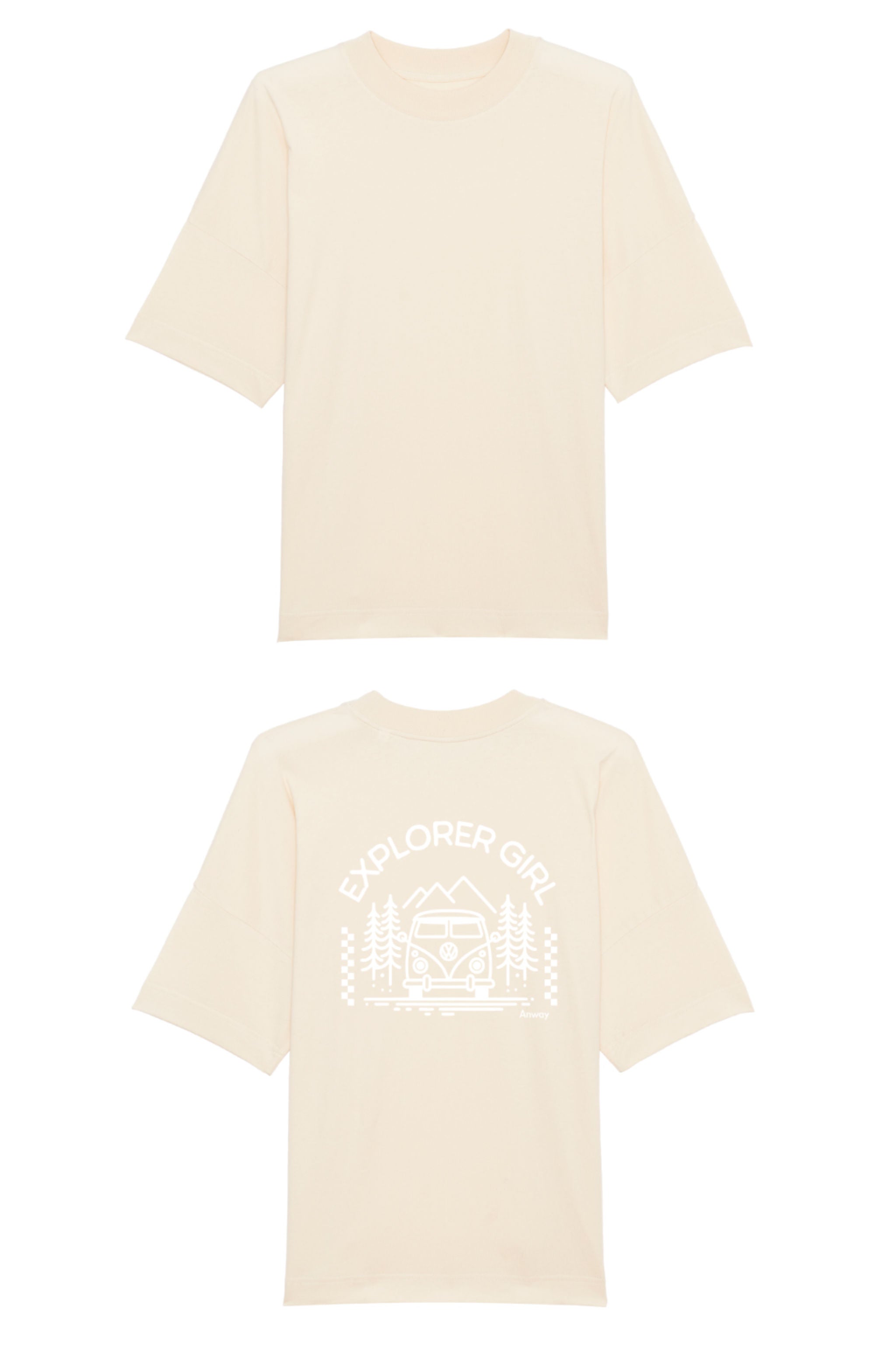 Oversized T-Shirt aus 100 % Bio-Baumwolle mit weitem, modernem Schnitt, erhältlich in Schwarz, Weiss und Natur. Individuell gestaltbar mit Wunschmotiv und frei wählbarer Platzierung. Weiche Qualität, überschnittene Ärmelansätze und lässiger Style für maximalen Tragekomfort. Mit Aufdruck auf dem Rücken "EXPLORER GIRL", einem VW-Bus, Tannen und Bergen – modernes Design für Outdoor-Liebhaberinnen.