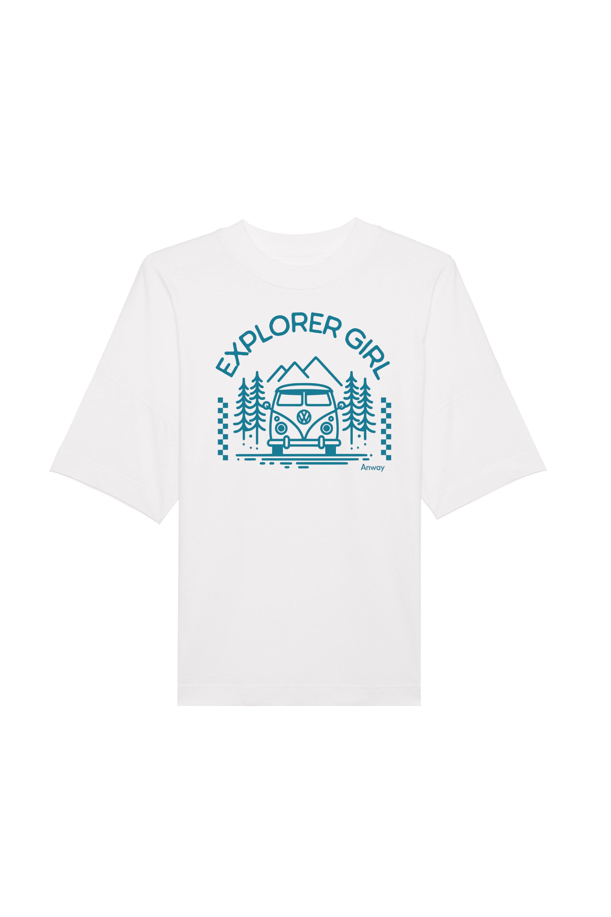 Oversized T-Shirt aus 100 % Bio-Baumwolle mit weitem, modernem Schnitt, erhältlich in Schwarz, Weiss und Natur. Individuell gestaltbar mit Wunschmotiv und frei wählbarer Platzierung. Weiche Qualität, überschnittene Ärmelansätze und lässiger Style für maximalen Tragekomfort. Mit Aufdruck "EXPLORER GIRL", einem VW-Bus, Tannen und Bergen auf der Vorderseite – modernes Design für Outdoor-Liebhaberinnen.