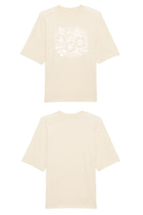 Oversized T-Shirt aus 100 % Bio-Baumwolle mit weitem, modernem Schnitt, erhältlich in Schwarz, Weiss und Natur. Individuell gestaltbar mit Wunschmotiv und frei wählbarer Platzierung. Weiche Qualität, überschnittene Ärmelansätze und lässiger Style für maximalen Tragekomfort. Rückseite:Mit großem schwarzen Blumenmuster aus verschiedenen stilisierten Blüten und Blättern. Vorderseite: T-Shirt mit einfarbigem Blumenprint auf der Vorderseite. 