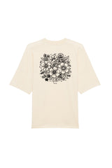 Oversized T-Shirt aus 100 % Bio-Baumwolle mit weitem, modernem Schnitt, erhältlich in Schwarz, Weiss und Natur. Individuell gestaltbar mit Wunschmotiv und frei wählbarer Platzierung. Weiche Qualität, überschnittene Ärmelansätze und lässiger Style für maximalen Tragekomfort. Rückseite:Mit großem schwarzen Blumenmuster aus verschiedenen stilisierten Blüten und Blättern. Rückseite: T-Shirt mit grossem, einfarbigem Blumenprint auf der Rückseite. 