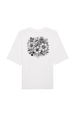 Oversized T-Shirt aus 100 % Bio-Baumwolle mit weitem, modernem Schnitt, erhältlich in Schwarz, Weiss und Natur. Individuell gestaltbar mit Wunschmotiv und frei wählbarer Platzierung. Weiche Qualität, überschnittene Ärmelansätze und lässiger Style für maximalen Tragekomfort. Rückseite:Mit großem schwarzen Blumenmuster aus verschiedenen stilisierten Blüten und Blättern. Rückseite: T-Shirt mit grossem, einfarbigem Blumenprint auf der Rückseite. 