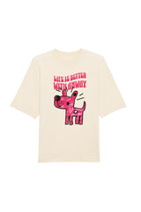 Oversized T-Shirt aus 100 % Bio-Baumwolle mit weitem, modernem Schnitt, erhältlich in Schwarz, Weiss und Natur. Individuell gestaltbar mit Wunschmotiv und frei wählbarer Platzierung. Weiche Qualität, überschnittene Ärmelansätze und lässiger Style für maximalen Tragekomfort. Handgezeichnetes Hundemotiv und Schriftzug „LIFE IS BETTER WITH ANWAY“ auf der Vorderseite.