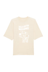 Oversized T-Shirt aus 100 % Bio-Baumwolle mit weitem, modernem Schnitt, erhältlich in Schwarz, Weiss und Natur. Individuell gestaltbar mit Wunschmotiv und frei wählbarer Platzierung. Weiche Qualität, überschnittene Ärmelansätze und lässiger Style für maximalen Tragekomfort. Handgezeichnetes Hundemotiv und Schriftzug „LIFE IS BETTER WITH ANWAY“ auf der Vorderseite.