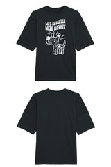 Oversized T-Shirt aus 100 % Bio-Baumwolle mit weitem, modernem Schnitt, erhältlich in Schwarz, Weiss und Natur. Individuell gestaltbar mit Wunschmotiv und frei wählbarer Platzierung. Weiche Qualität, überschnittene Ärmelansätze und lässiger Style für maximalen Tragekomfort. Handgezeichnetes Hundemotiv und Schriftzug „LIFE IS BETTER WITH ANWAY“ auf der Vorderseite.