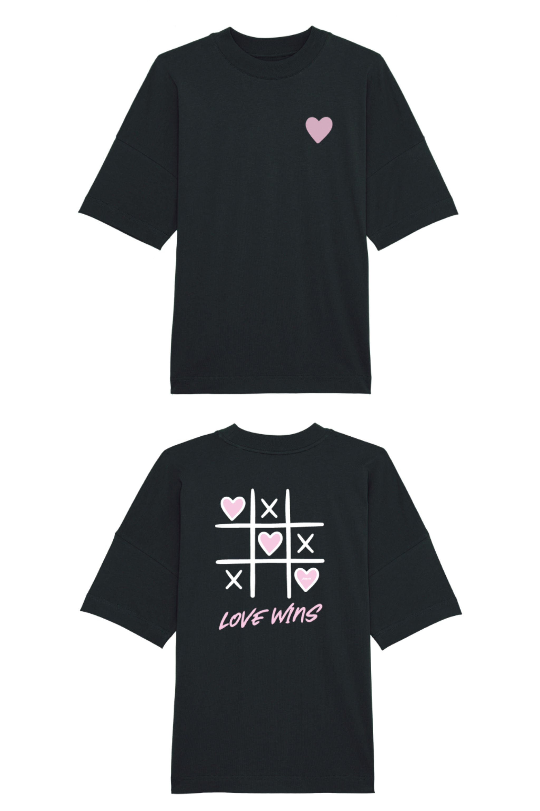 Oversized T-Shirt aus 100 % Bio-Baumwolle mit weitem, modernem Schnitt, erhältlich in Schwarz, Weiss und Natur. Individuell gestaltbar mit Wunschmotiv und frei wählbarer Platzierung. Weiche Qualität, überschnittene Ärmelansätze und lässiger Style für maximalen Tragekomfort. Vorderseite: Rosa Herz auf der linken Brust. Rückseite: Tic-Tac-Toe-Motiv mit rosa Herzen und darunter der Schriftzug „LOVE WINS“ in rosa.