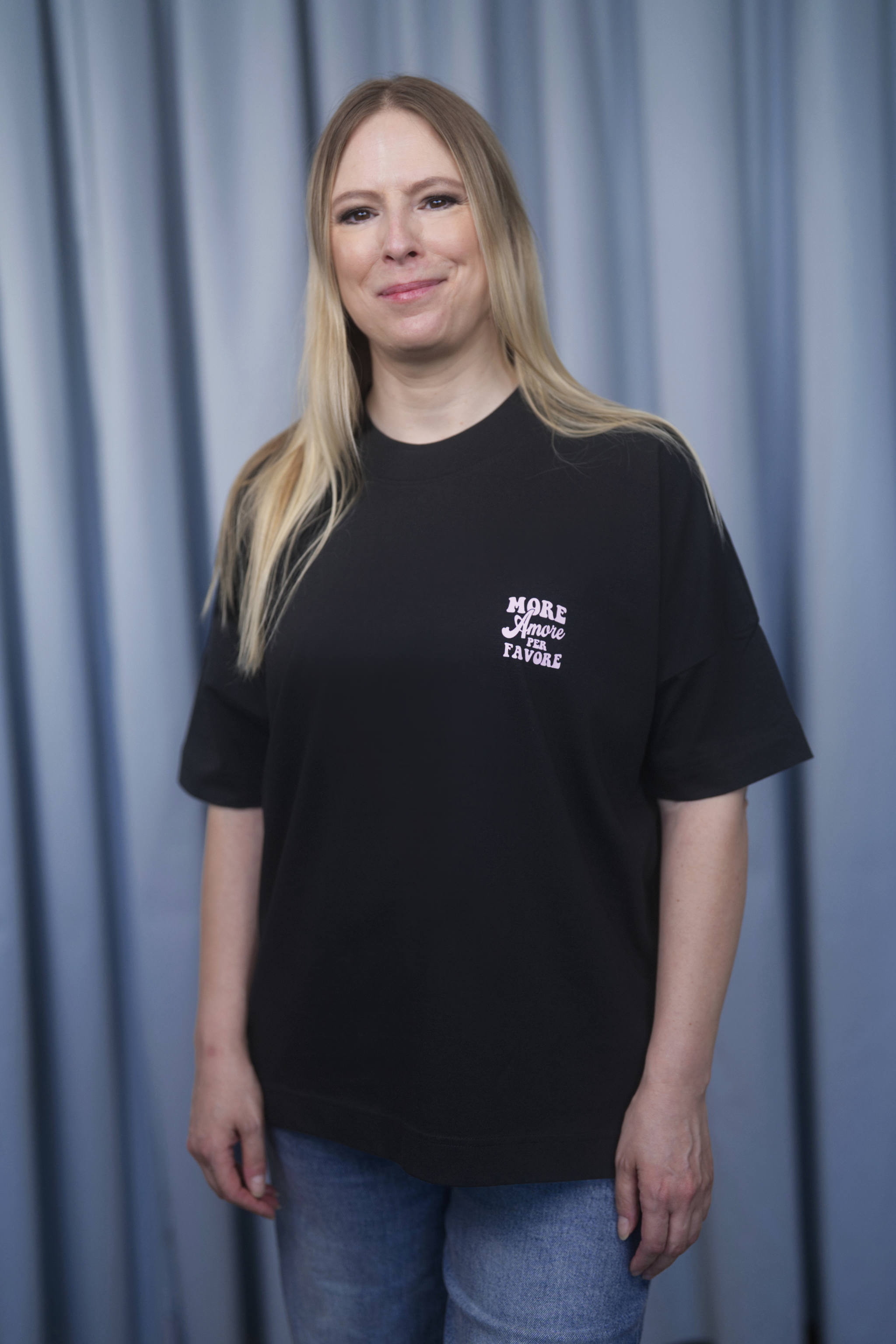 Unisex T-Shirt Oversized aus 100% Bio-Baumwolle Black schwarz mit rosa Print Aufdruck More Amore Per Favore