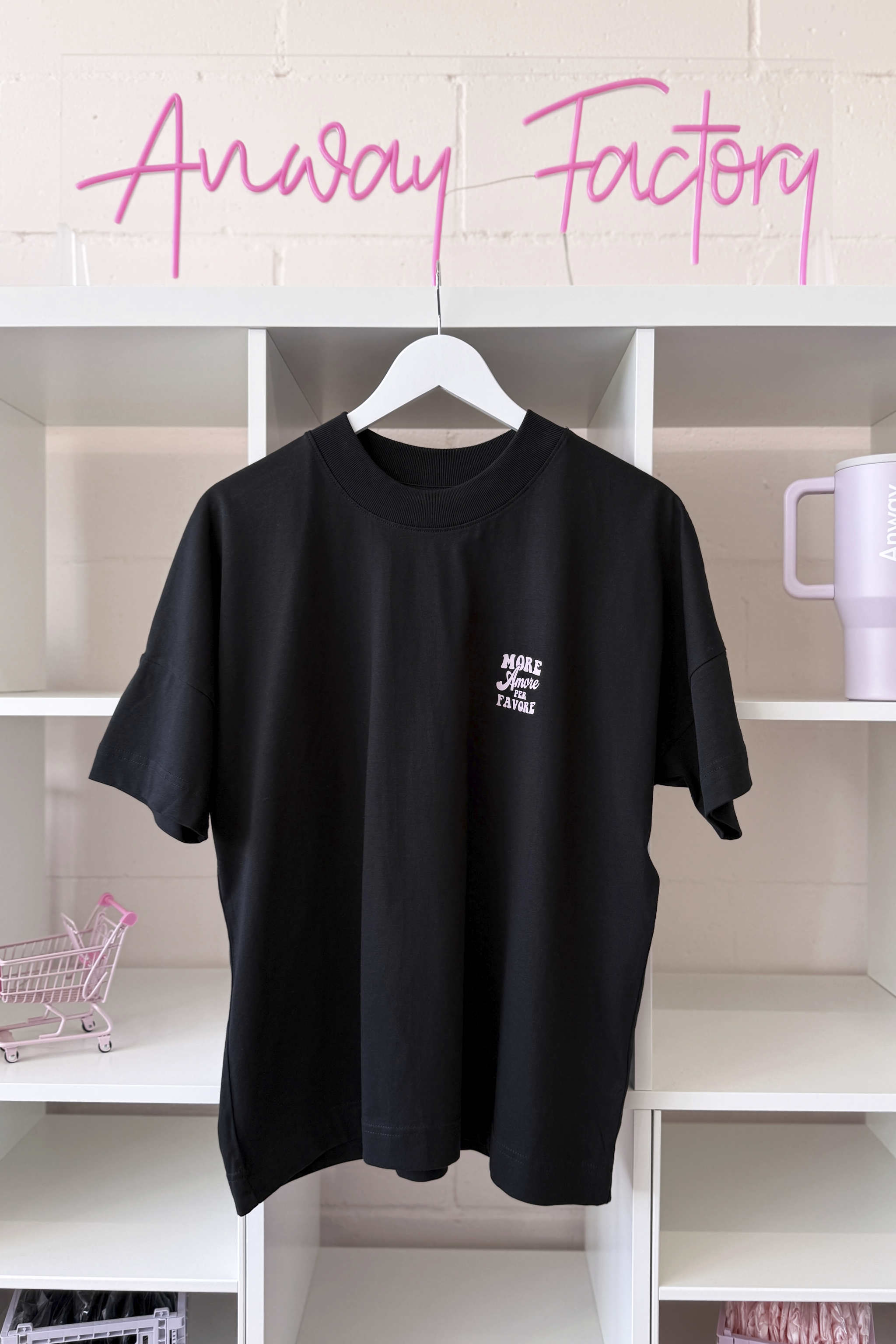 Unisex T-Shirt Oversized aus 100% Bio-Baumwolle Black schwarz mit rosa Print Aufdruck More Amore Per Favore