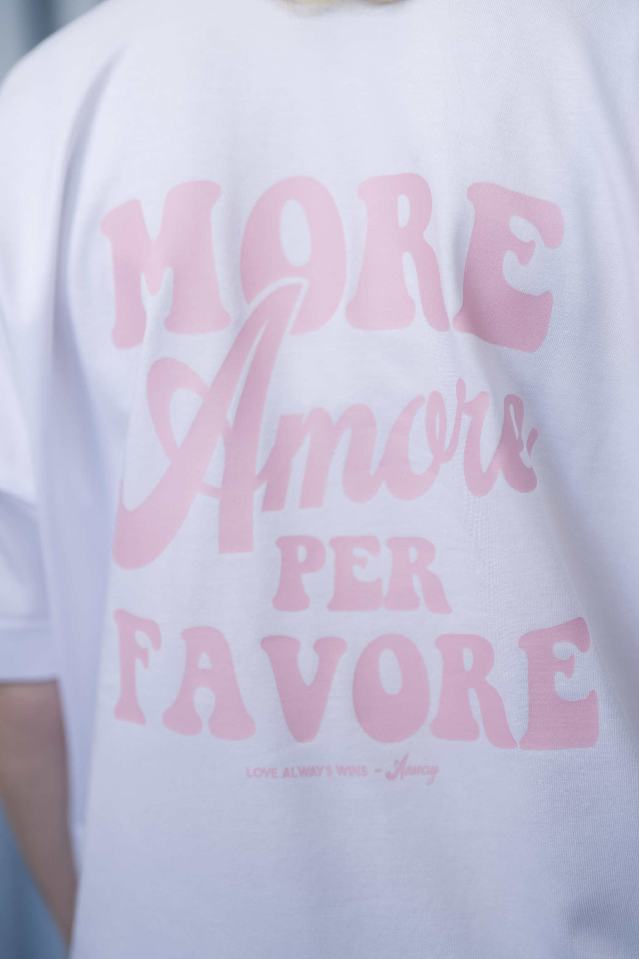 Unisex T-Shirt Oversized aus 100% Bio-Baumwolle White weiss mit rosa Print Aufdruck More Amore Per Favore