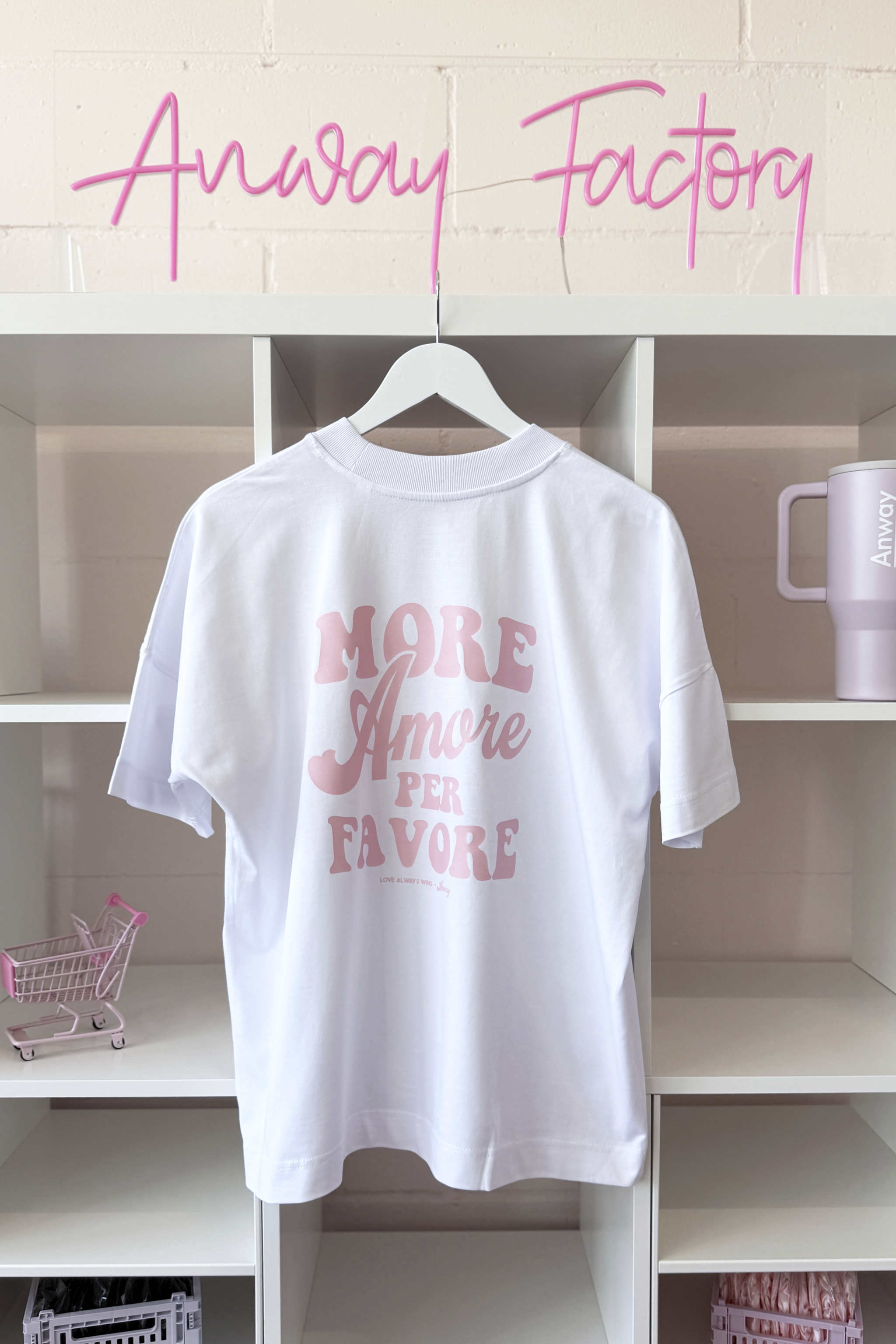 Unisex T-Shirt Oversized aus 100% Bio-Baumwolle White weiss mit rosa Print Aufdruck More Amore Per Favore