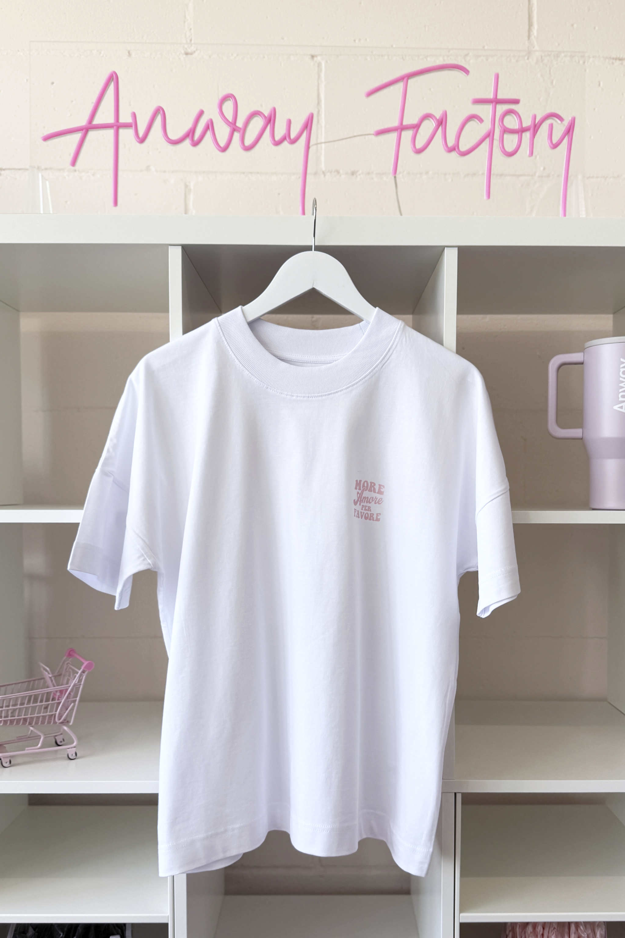Unisex T-Shirt Oversized aus 100% Bio-Baumwolle White weiss mit rosa Print Aufdruck More Amore Per Favore