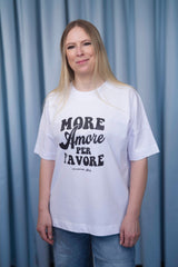 Unisex T-Shirt Oversized aus 100% Bio-Baumwolle White weiss mit schwarzem Print Aufdruck More Amore Per Favore