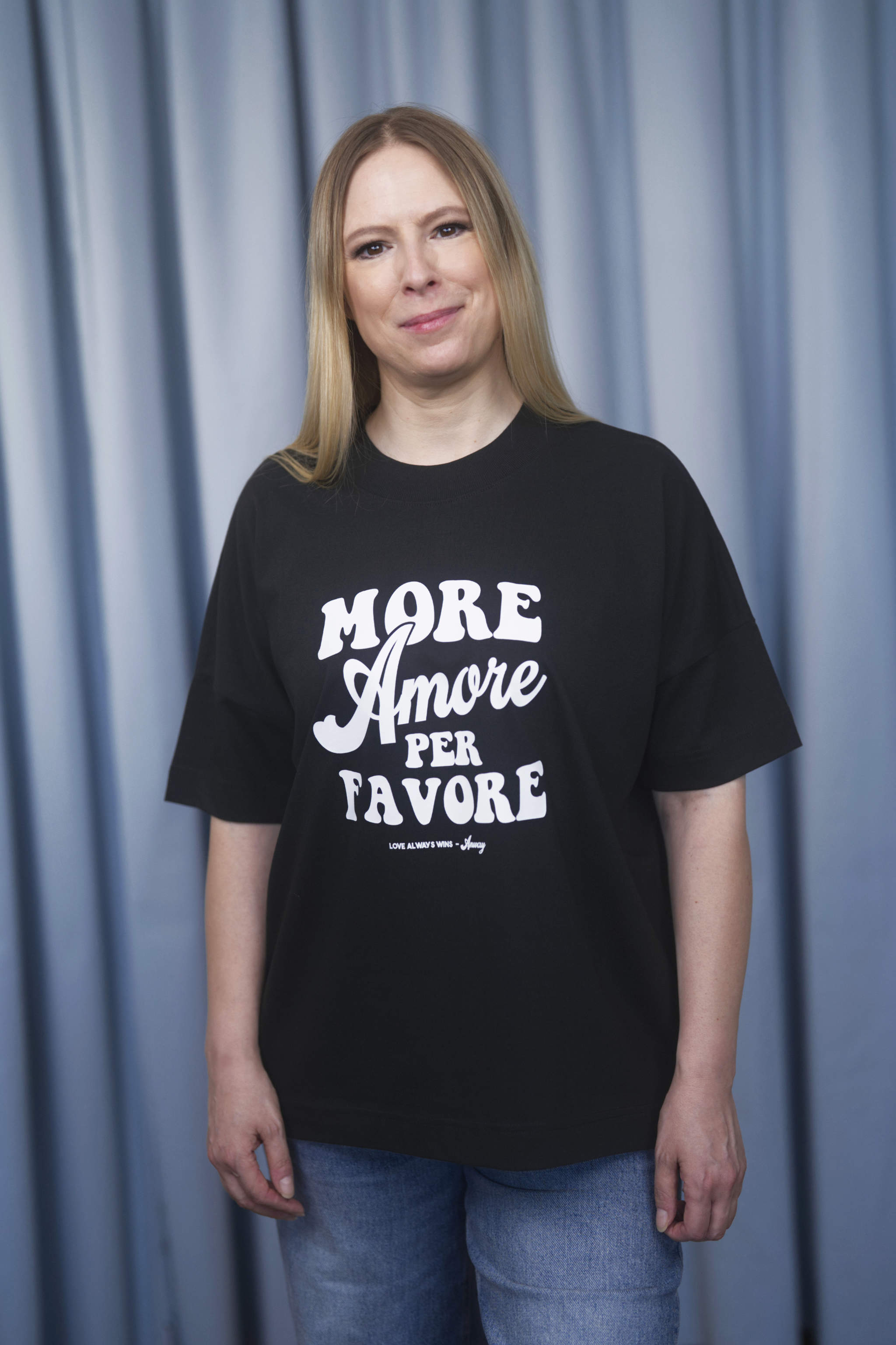 Unisex T-Shirt Oversized aus 100% Bio-Baumwolle Black schwarz mit weissem Print Aufdruck More Amore Per Favore