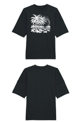 Oversized T-Shirt aus 100 % Bio-Baumwolle mit weitem, modernem Schnitt, erhältlich in Schwarz, Weiss und Natur. Individuell gestaltbar mit Wunschmotiv und frei wählbarer Platzierung. Weiche Qualität, überschnittene Ärmelansätze und lässiger Style für maximalen Tragekomfort.T-Shirt mit einem detaillierten Strandmotiv mit Palmen, Kokosnüssen und Sonnenuntergang auf der Vorderseite. 