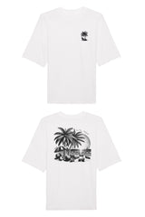 Oversized T-Shirt aus 100 % Bio-Baumwolle mit weitem, modernem Schnitt, erhältlich in Schwarz, Weiss und Natur. Individuell gestaltbar mit Wunschmotiv und frei wählbarer Platzierung. Weiche Qualität, überschnittene Ärmelansätze und lässiger Style für maximalen Tragekomfort. T-Shirt mit kleinem Motiv einer Palme und eines Liegestuhls auf der linken Brust und einem detaillierten Strandmotiv mit Palmen, Kokosnüssen und Sonnenuntergang auf der Rückseite. 