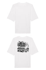 Oversized T-Shirt aus 100 % Bio-Baumwolle mit weitem, modernem Schnitt, erhältlich in Schwarz, Weiss und Natur. Individuell gestaltbar mit Wunschmotiv und frei wählbarer Platzierung. Weiche Qualität, überschnittene Ärmelansätze und lässiger Style für maximalen Tragekomfort. T-Shirt mit einem detaillierten Strandmotiv mit Palmen, Kokosnüssen und Sonnenuntergang auf der Rückseite. 
