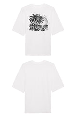 Oversized T-Shirt aus 100 % Bio-Baumwolle mit weitem, modernem Schnitt, erhältlich in Schwarz, Weiss und Natur. Individuell gestaltbar mit Wunschmotiv und frei wählbarer Platzierung. Weiche Qualität, überschnittene Ärmelansätze und lässiger Style für maximalen Tragekomfort.T-Shirt mit einem detaillierten Strandmotiv mit Palmen, Kokosnüssen und Sonnenuntergang auf der Vorderseite. 