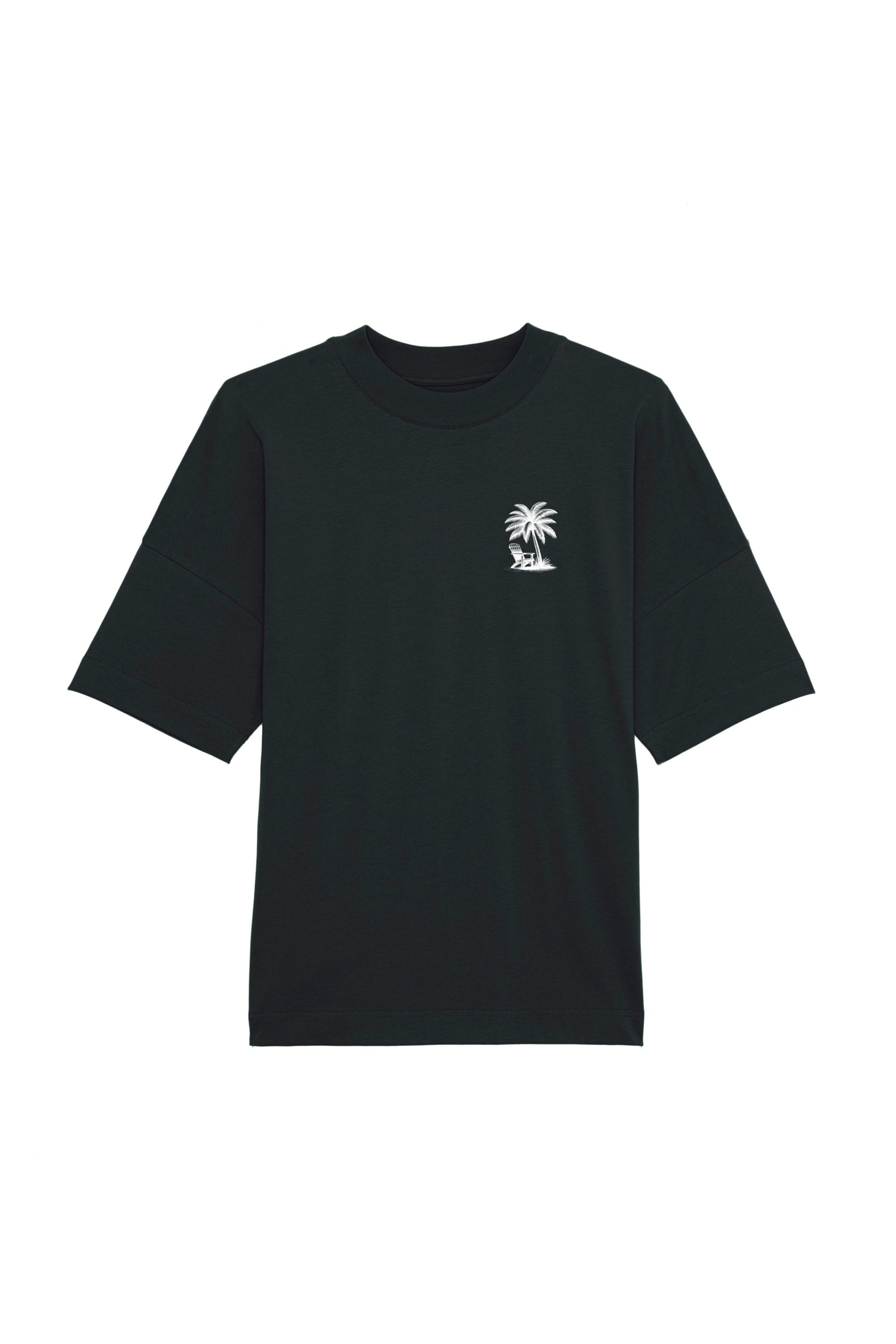 Oversized T-Shirt aus 100 % Bio-Baumwolle mit weitem, modernem Schnitt, erhältlich in Schwarz, Weiss und Natur. Individuell gestaltbar mit Wunschmotiv und frei wählbarer Platzierung. Weiche Qualität, überschnittene Ärmelansätze und lässiger Style für maximalen Tragekomfort. T-Shirt mit kleinem Motiv einer Palme und eines Liegestuhls auf der linken Brust und einem detaillierten Strandmotiv mit Palmen, Kokosnüssen und Sonnenuntergang auf der Rückseite. 