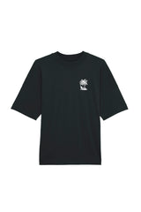 Oversized T-Shirt aus 100 % Bio-Baumwolle mit weitem, modernem Schnitt, erhältlich in Schwarz, Weiss und Natur. Individuell gestaltbar mit Wunschmotiv und frei wählbarer Platzierung. Weiche Qualität, überschnittene Ärmelansätze und lässiger Style für maximalen Tragekomfort. T-Shirt mit kleinem Motiv einer Palme und eines Liegestuhls auf der linken Brust und einem detaillierten Strandmotiv mit Palmen, Kokosnüssen und Sonnenuntergang auf der Rückseite. 