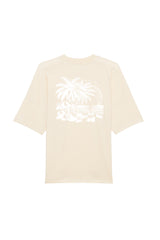Oversized T-Shirt aus 100 % Bio-Baumwolle mit weitem, modernem Schnitt, erhältlich in Schwarz, Weiss und Natur. Individuell gestaltbar mit Wunschmotiv und frei wählbarer Platzierung. Weiche Qualität, überschnittene Ärmelansätze und lässiger Style für maximalen Tragekomfort. T-Shirt mit kleinem Motiv einer Palme und eines Liegestuhls auf der linken Brust und einem detaillierten Strandmotiv mit Palmen, Kokosnüssen und Sonnenuntergang auf der Rückseite. 