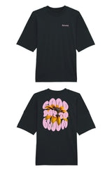 Oversized T-Shirt aus 100 % Bio-Baumwolle mit weitem, modernem Schnitt, erhältlich in Schwarz, Weiss und Natur. Individuell gestaltbar mit Wunschmotiv und frei wählbarer Platzierung. Weiche Qualität, überschnittene Ärmelansätze und lässiger Style für maximalen Tragekomfort. Vorderseite: Kleiner „Anway“-Schriftzug auf der linken Brust. Rückseite: Grosses Design mit Sonnenblume und Text „GOOD DAY TO BLOOM“.
