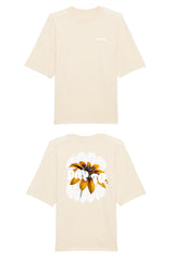 Oversized T-Shirt aus 100 % Bio-Baumwolle mit weitem, modernem Schnitt, erhältlich in Schwarz, Weiss und Natur. Individuell gestaltbar mit Wunschmotiv und frei wählbarer Platzierung. Weiche Qualität, überschnittene Ärmelansätze und lässiger Style für maximalen Tragekomfort. Vorderseite: Kleiner „Anway“-Schriftzug auf der linken Brust. Rückseite: Grosses Design mit Sonnenblume und Text „GOOD DAY TO BLOOM“.