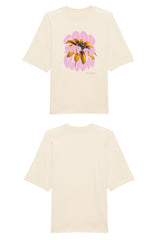 Oversized T-Shirt aus 100 % Bio-Baumwolle mit weitem, modernem Schnitt, erhältlich in Schwarz, Weiss und Natur. Individuell gestaltbar mit Wunschmotiv und frei wählbarer Platzierung. Weiche Qualität, überschnittene Ärmelansätze und lässiger Style für maximalen Tragekomfort. Design mit Sonnenblume und Text „GOOD DAY TO BLOOM“ auf der Vorderseite.