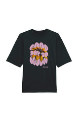 Oversized T-Shirt aus 100 % Bio-Baumwolle mit weitem, modernem Schnitt, erhältlich in Schwarz, Weiss und Natur. Individuell gestaltbar mit Wunschmotiv und frei wählbarer Platzierung. Weiche Qualität, überschnittene Ärmelansätze und lässiger Style für maximalen Tragekomfort. Design mit Sonnenblume und Text „GOOD DAY TO BLOOM“ auf der Vorderseite.