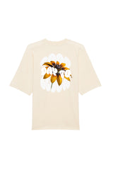 Oversized T-Shirt aus 100 % Bio-Baumwolle mit weitem, modernem Schnitt, erhältlich in Schwarz, Weiss und Natur. Individuell gestaltbar mit Wunschmotiv und frei wählbarer Platzierung. Weiche Qualität, überschnittene Ärmelansätze und lässiger Style für maximalen Tragekomfort. Vorderseite: Kleiner „Anway“-Schriftzug auf der linken Brust. Rückseite: Grosses Design mit Sonnenblume und Text „GOOD DAY TO BLOOM“.