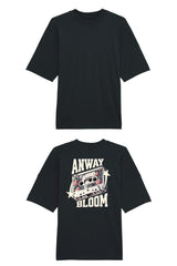 Oversized T-Shirt aus 100 % Bio-Baumwolle mit weitem, modernem Schnitt, erhältlich in Schwarz, Weiss und Natur. Individuell gestaltbar mit Wunschmotiv und frei wählbarer Platzierung. Weiche Qualität, überschnittene Ärmelansätze und lässiger Style für maximalen Tragekomfort. Als Motiv auf der Rückseite eine Kassette, dekoriert mit Blumen, eingerahmt von Sternen – Text „ANWAY BLOOM“.