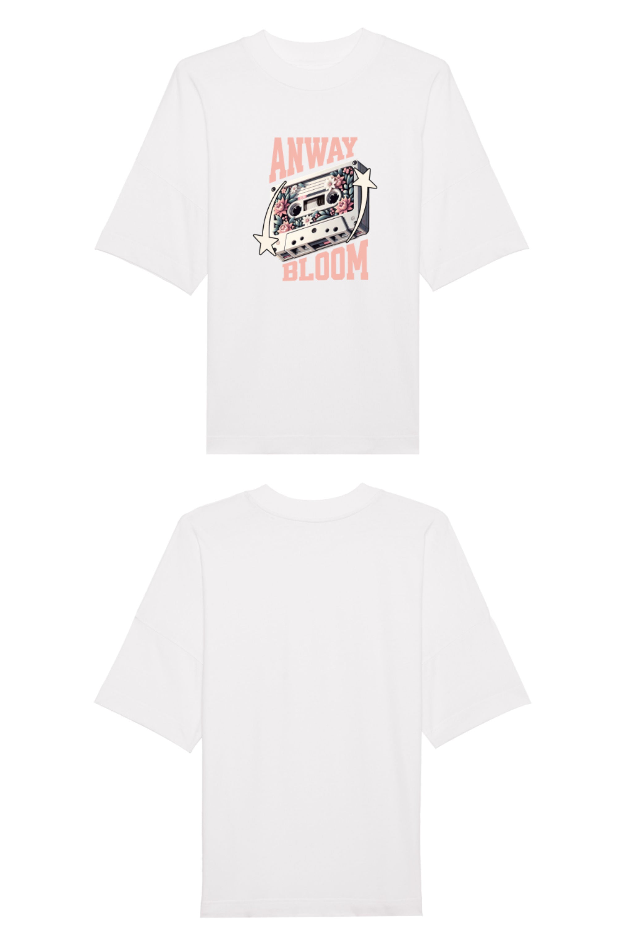 Oversized T-Shirt aus 100 % Bio-Baumwolle mit weitem, modernem Schnitt, erhältlich in Schwarz, Weiss und Natur. Individuell gestaltbar mit Wunschmotiv und frei wählbarer Platzierung. Weiche Qualität, überschnittene Ärmelansätze und lässiger Style für maximalen Tragekomfort. Als Motiv auf der Vorderseite eine Kassette, dekoriert mit Blumen, eingerahmt von Sternen – Text „ANWAY BLOOM“.