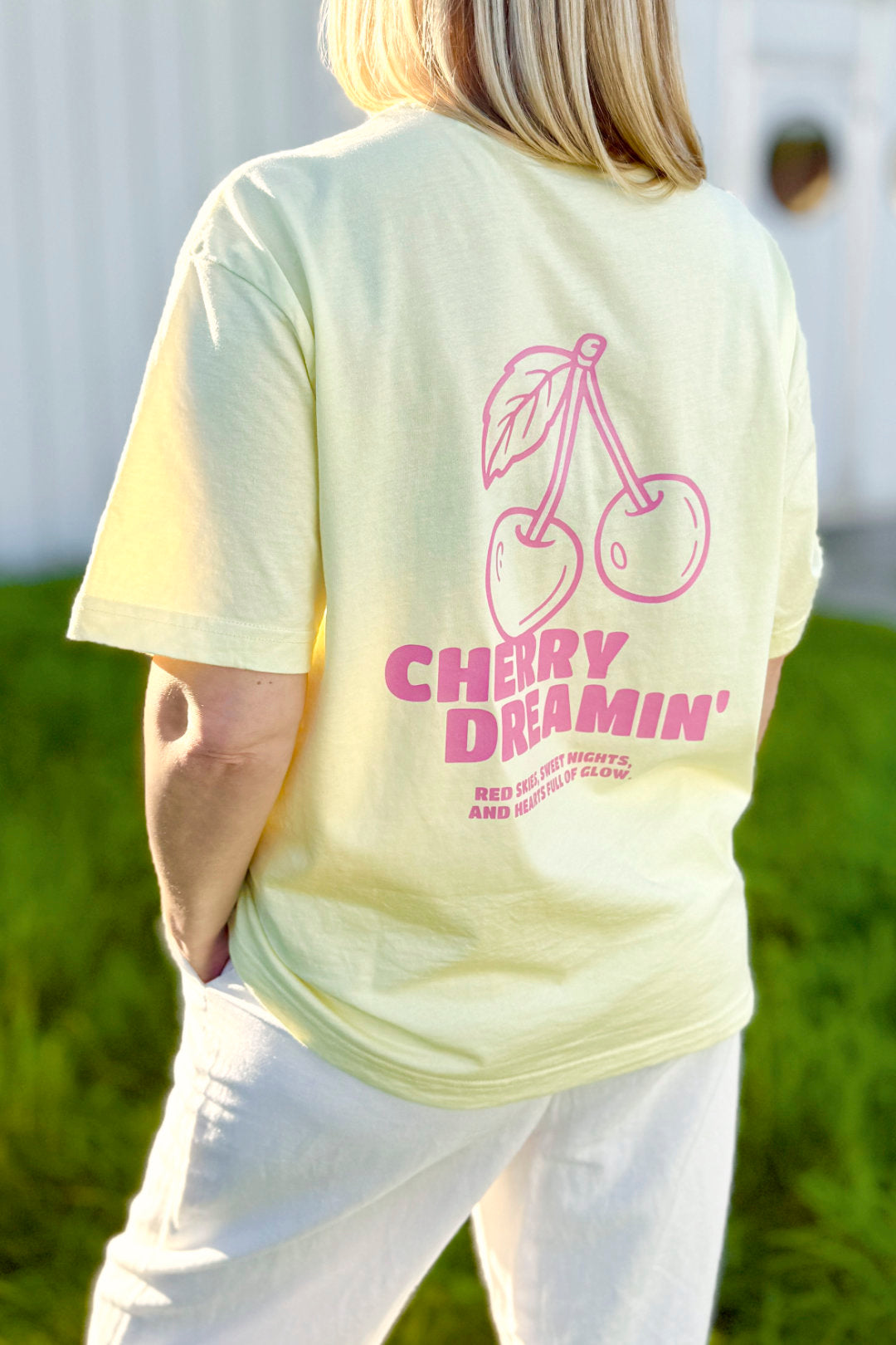 Relaxed Fit T-Shirt, Farbe Lemon Sorbet, Backprint Cherry Dreamin', Unisex, Bio-Baumwolle