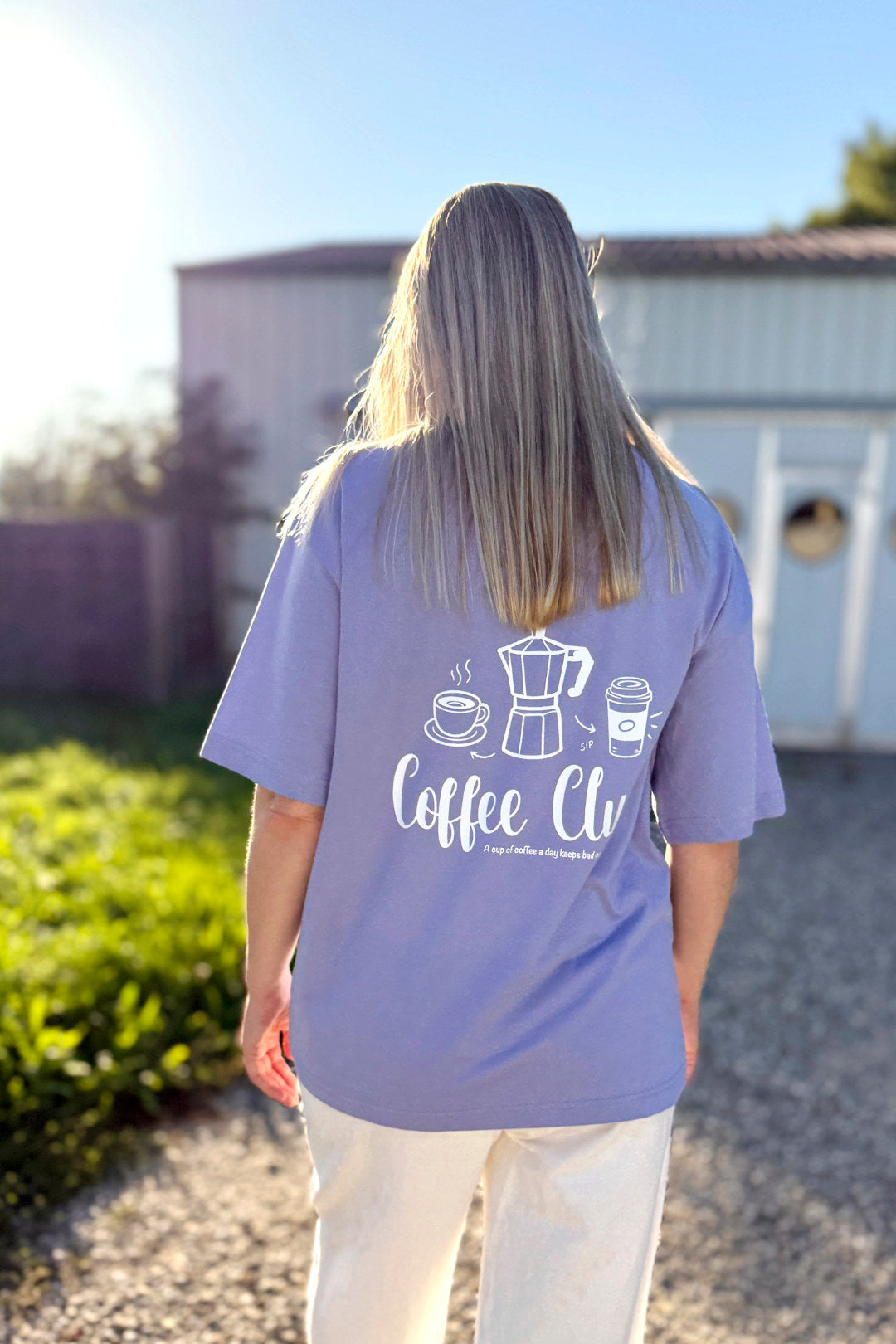 Relaxed Fit T-Shirt, Farbe Violet, Backprint Coffee Club, Unisex, Bio-Baumwolle